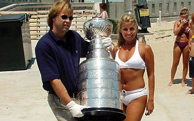 chick and  the cup